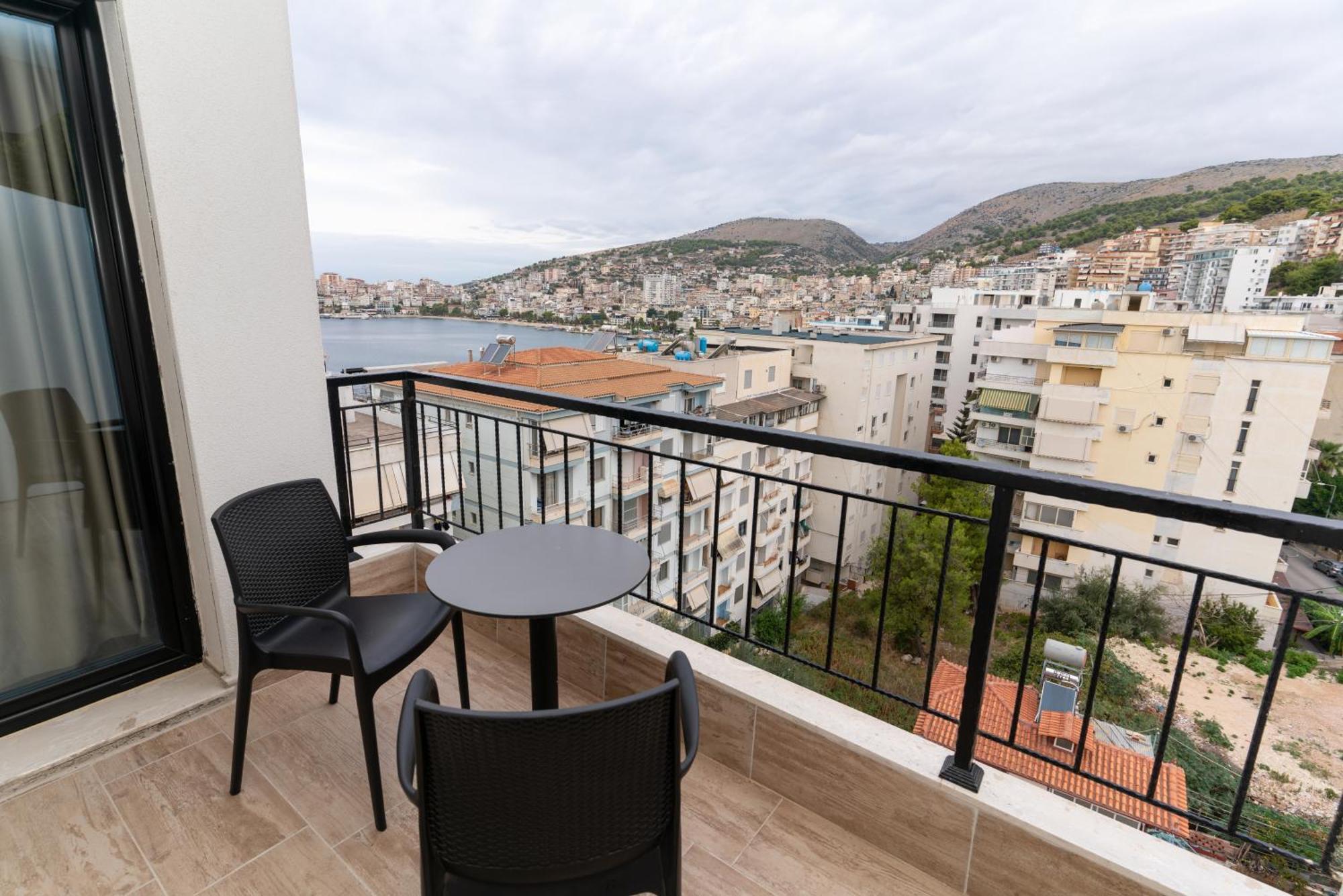 Blissful Apartments Sarandë Exteriör bild
